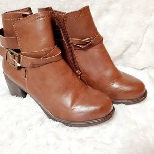 Brown ankle boots size 8